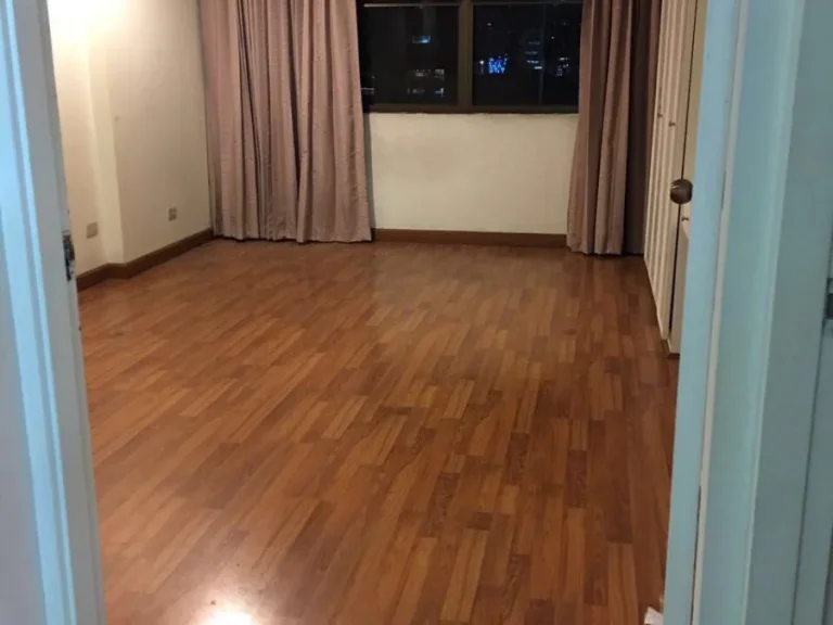 Condo for sale with tenant Empire house condo ekamai 12