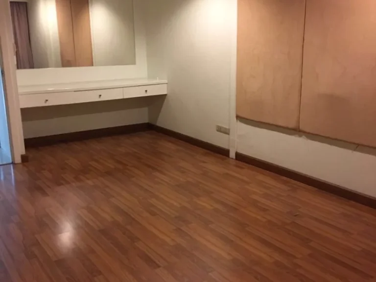 Condo for sale with tenant Empire house condo ekamai 12