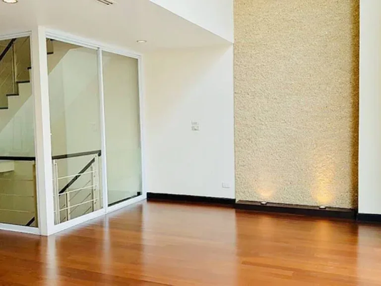 ให้เช่าทาวน์เฮ้าส์ทันสมัย สวยใหม่เพื่ออยู่อาศัยในเอกมัย For Rent A New nice modern Town house For residence