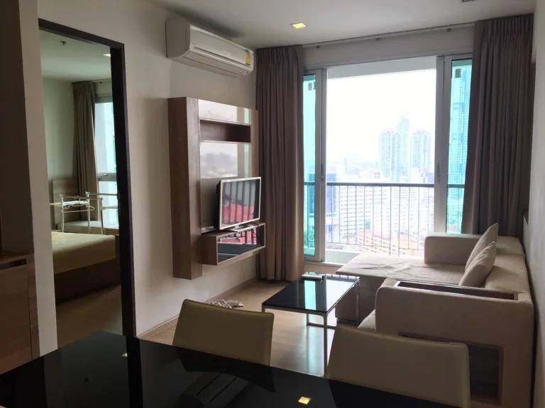 Urgent rent luxury condo near to BTS Taksin on Sathorn Rd River view from the room 45 Sqm with bathtub