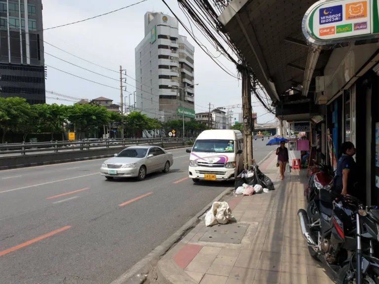 ขายที่ดิน หน้ากว้างติดถนนดินแดง 1-2-01 ไร่ เหมาะแก่การลงทุน และ สร้างคอนโด