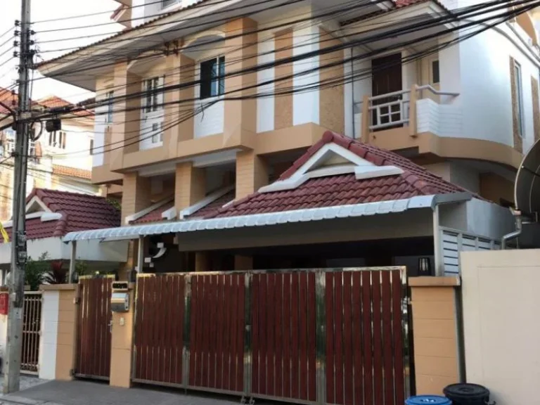 For Rent บ้านแฝด 3 ชั้นครึ่ง พร้อมเข้าอยู่ หมู่บ้านซิตี้พาร์ค พัฒนาการ 38