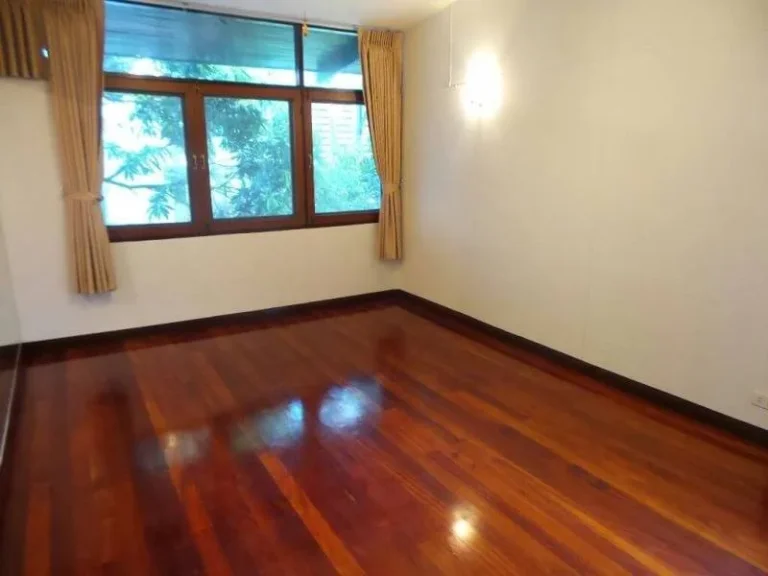 บ้านเดี่ยว ปรับปรุงใหม่ พร้อมสวนใหญ่รอบบ้าน ใกล้ BTS ทองหล่อ A single house with big garden closed BTS Thonglor