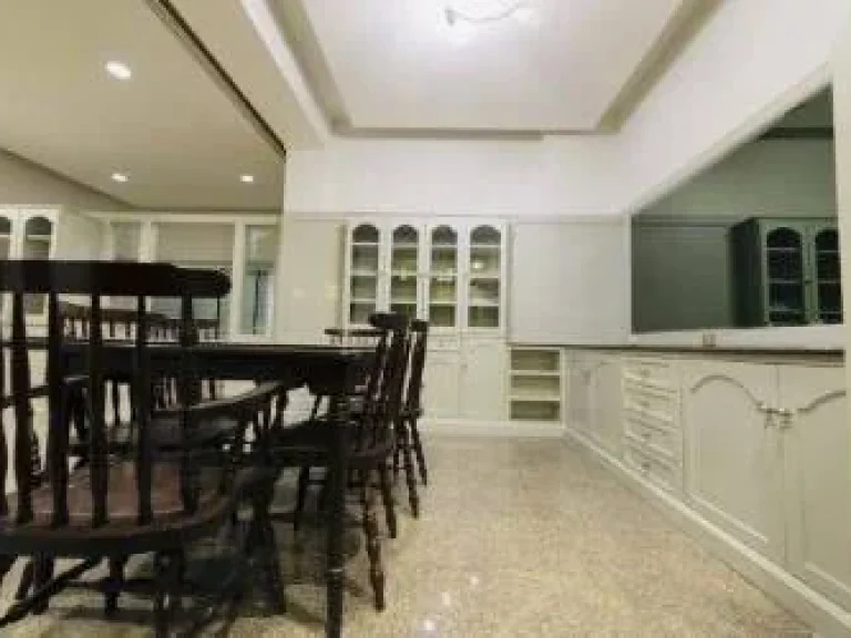 ทาวน์เฮาส์ตกแต่งสวย ในหมู่บ้าน ใกล้ BTS ทองหล่อ Nice town house close BTS in Soi Thonglor