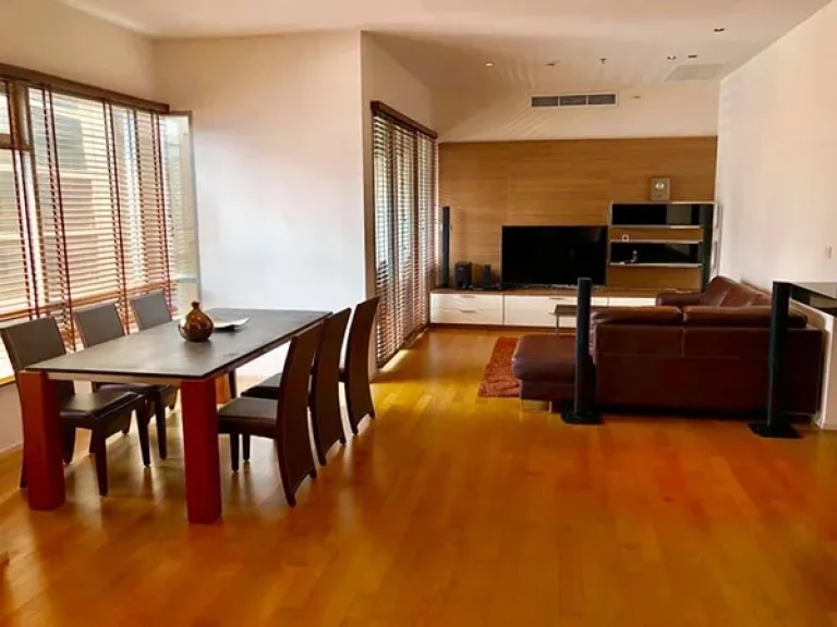 เช่าด่วน คอนโด แบบ 2 ห้องนอน ซอย สุขุมวิท 41 For Rent A Spacious 2 Bedroom Unit at Sukhumvit 41