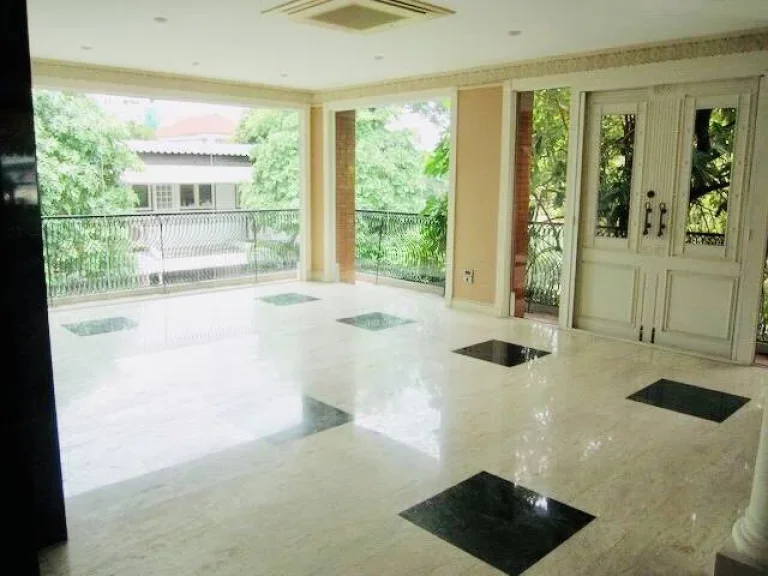 บ้านเดี่ยวหรู พร้อมสระว่ายน้ำส่วนตัว ซอยเอกมัย Single house with private pool in Soi Ekamai