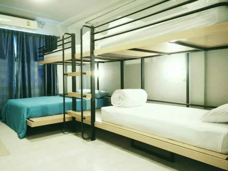 Hostel เปิดใหม่เป็นอาคารพานิชย์ 5 ชั้น ตัวอาคารโปร่งโล่งอากาศถ่ายเทได้ดีจากช่องแสง ตั้งแต่ชั้น1จนถึงชั้น5 ปลอดภัยด้วยระบบคีย์การ์ดในการเข้าออกอาคาร