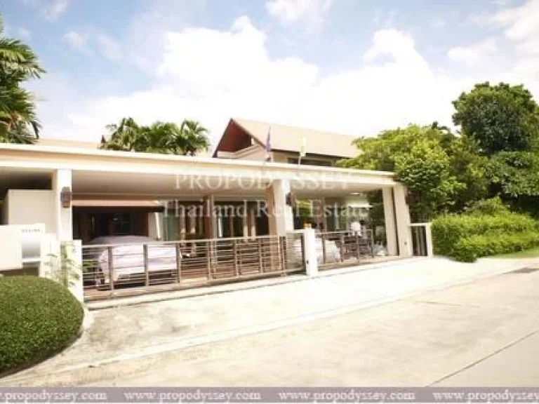 Stunning Family Home with private swimming pool on Charoemprakite Rama 9 road