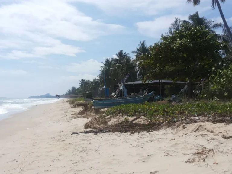 ขาย เช่า ที่ดินชายหาดใกล้ทับสะแก ถมสูงเรียบร้อยแล้ว เหมาะทำห้องเช่าหรือบ้านพักตากอากาศ