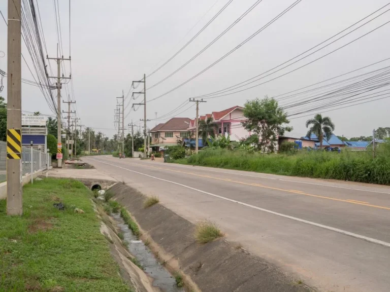 ขายที่ติดถนนอ่าวอุดม-ปากร่วม-บ่อวิน เนื้อที่ 10-3-49 ไร่