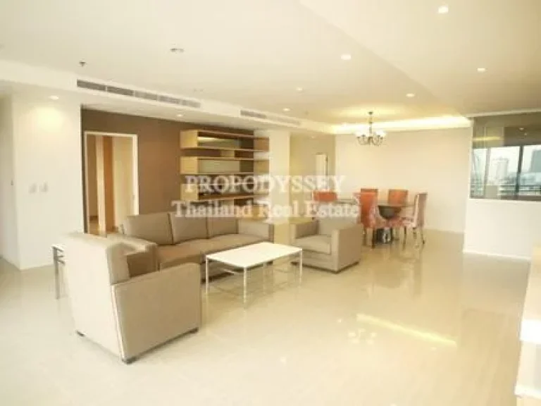 Newly renovated 4 bedrooms apartment on Ekkamai road