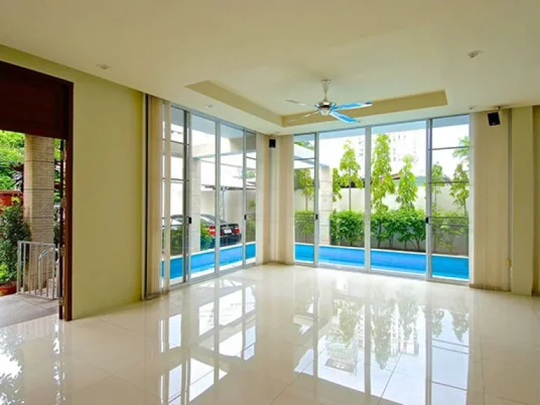 ให้เช่า บ้านเดี่ยวพร้อมสระว่ายน้ำ สไตล์ Modern Resort ใน ซอยทองหล่อ FOR RENT Resort Style Single House with Pool in Thonglor