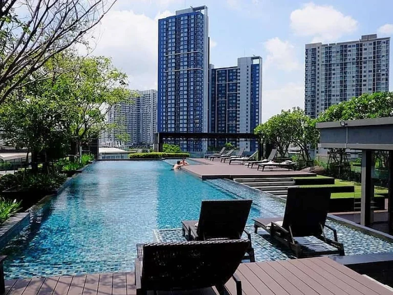 ขายถูก THE BASE PARK WEST SUKHUMVIT 77 2 ห้องนอน พร้อมอยู่