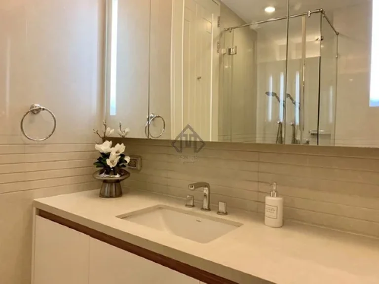 Chidlom condo for rent Q Langsuan 2beds 2baths fully furnished ready to move in near BTS Chidlom