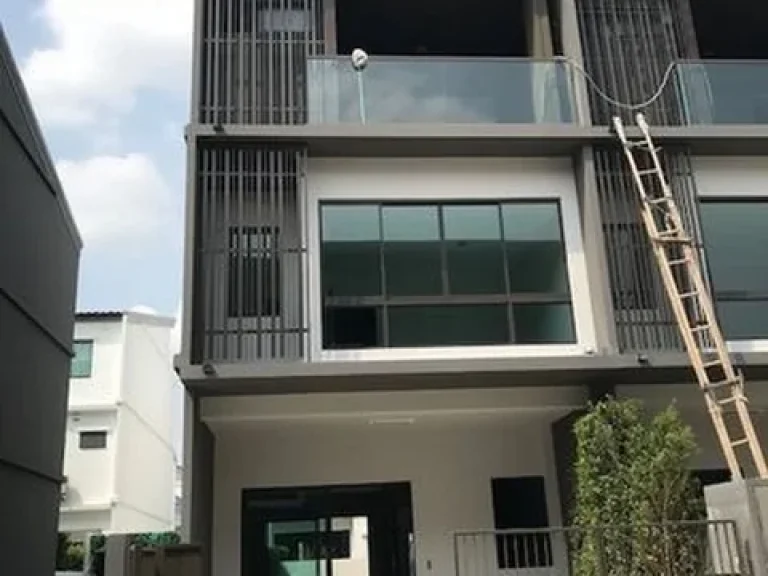 Townhouse 349 MB บ้านใหม่ตกแต่งพร้อมเข้าอยู่ Very nice house ready to move in