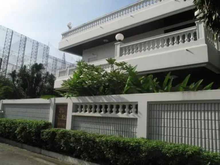 Large house single house in Sathupradit Road  Close to Sathorn area