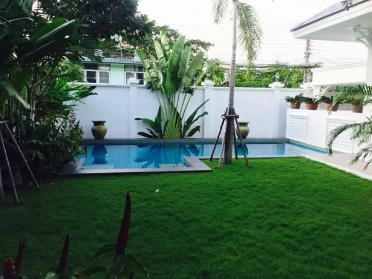 Private Villa in Prakanong with garden and pool