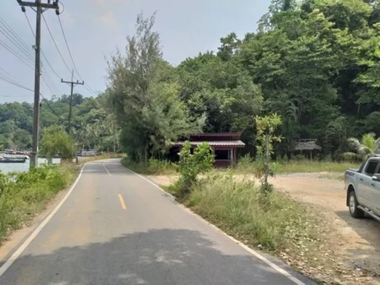 ที่ดินติดชายทะเล อยู่ติดกับท่าเรือไปเกาะตะรุเตา จังหวัดสตูล มีเนื้อที่ 3 ไร่