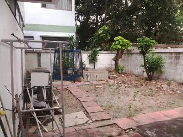 LAND PLUS OLD HOUSE FOR SALE SUKHUMVIT 71 SUITABLE FOR HOUSE APARTMENT