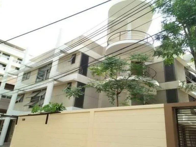 Specious 5 bedrooms house for rent on Promphong area  บ้านหลังใหญ่ 5 ห้องนอนให้เช่า อยู่บริเวณพร้อมพงษ์