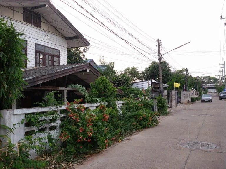 ขายบ้านพร้อมที่ดินด่วน ตรงข้ามไฟฟ้าย่อย ติดกับหมู่บ้านวิศวะ