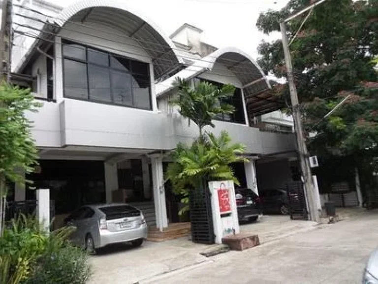 ให้เช่า ทาวน์โฮม 3 คูหาตีทะลุ ให้เช่าในซอยสุขุมวิท 71 Rent 3 Town Homes  At Soi Sukhumvit 71