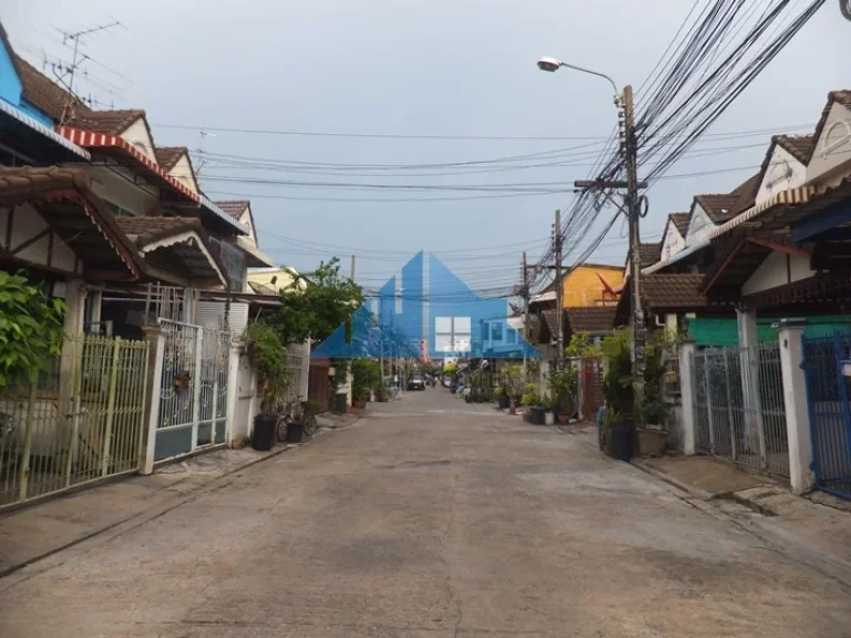 ทาวน์เฮ้าส์ 2 ชั้น 17 ตรวต่อเติมครัว-โรงรถ ทำเลดีมาก ห่างถนนใหญ่MRT วงศ์สว่าง 250 ม ซอยกรุงเทพ-นนท์ 56 ราคาต่อรองได้ 2450000 บาท