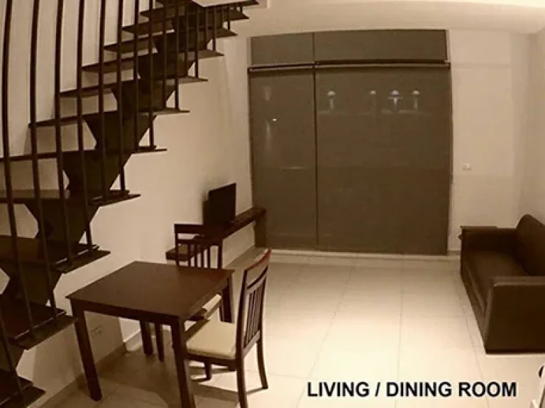 เช่าด่วน คอนโด The Lofts เอกมัย แบบ Duplex 1 ห้องนอน Urgent Rent The Lofts Ekamai 1 Bedroom Duplex Unit