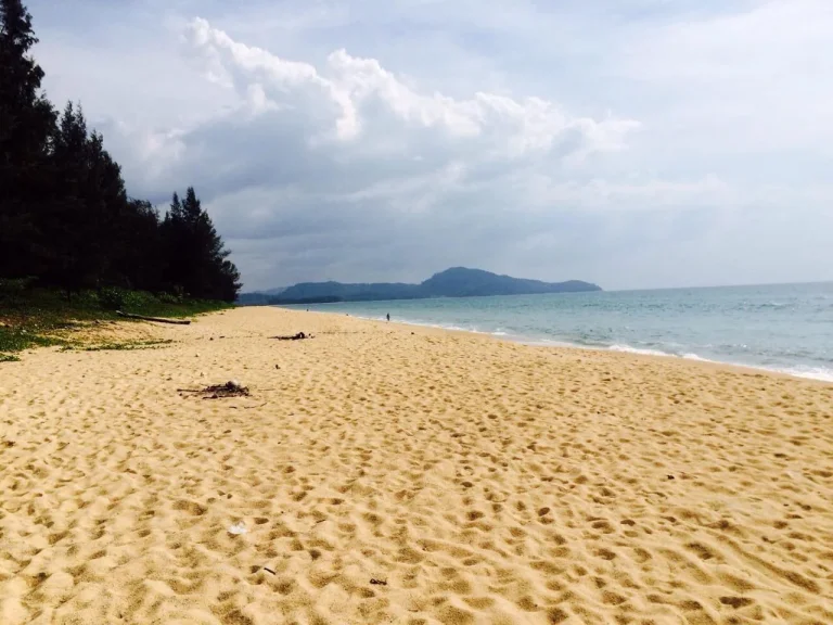 ขายที่ดินหน้าติดทะเลหาดไม้ขาว ใกล้รรฮอลิเดย์ อินน์ ไม้ขาว บีช เนื้อที่ 16 ไร่ ขาย 50 ล้านต่อไร่