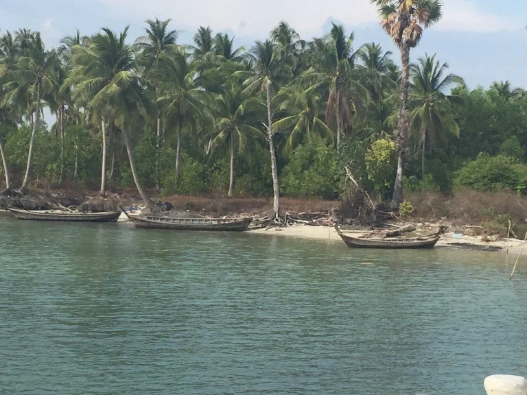 ขายที่ดิน 135 ไร่ ติดหาด มี ท่าเรือ พร้อมสาธารณูปโภคพร้อมสรรพ