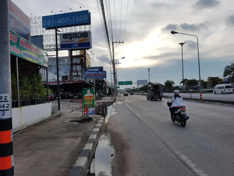 ด่วนขายที่ดินสวยทำเลทองติดถนนสองด้านถนนมิตรภาพ-ถนนสืบศิริ