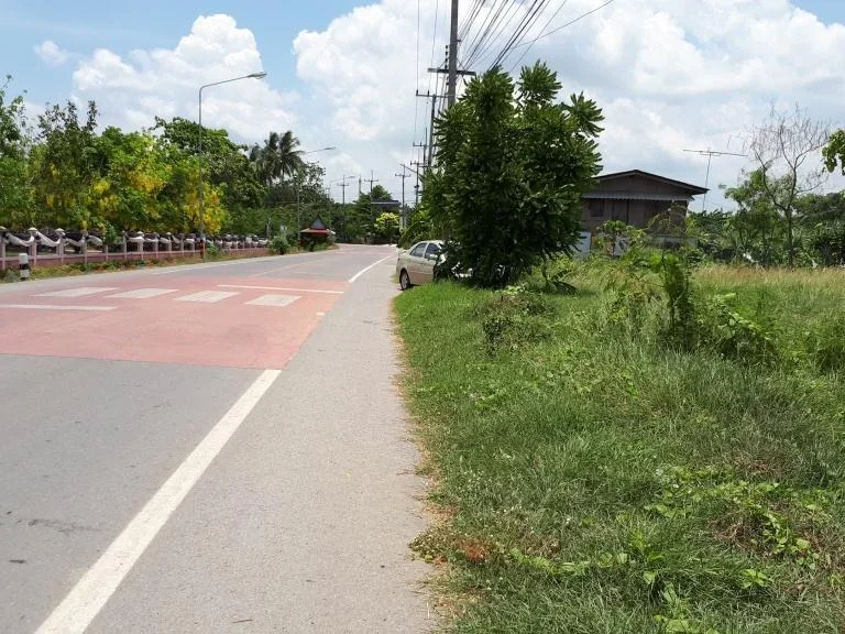 ขายด่วนที่ดินแปลงสวยถมแล้งทั้งแปลงด้านหน้าติดถนนลาดยางด้านหลังติดคลองธรรมชาติเหมาะปลูกบ้านพักอาศัยเปิดร้านทำธุรกิจ