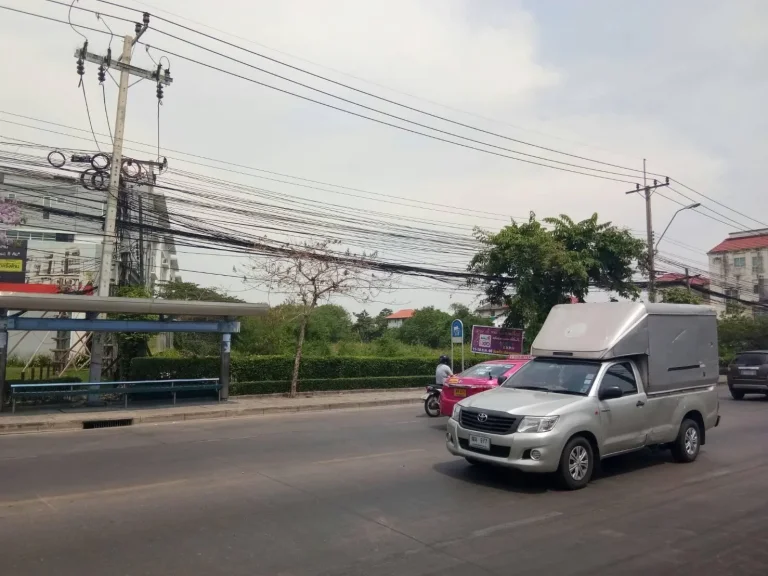 ขายที่ติดถนนนวลจันทร์ เนื้อที่ 18 ไร่ ใกล้ตลาด ใกล้เลียบทางด่วน ติดถนนใหญ่ แหล่งชุมชน