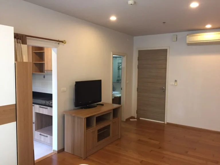 For rent Hive Taksin 30 Sqm the rental only 12000 bath can walk to BTS Wongwian Yai less than 100 meter