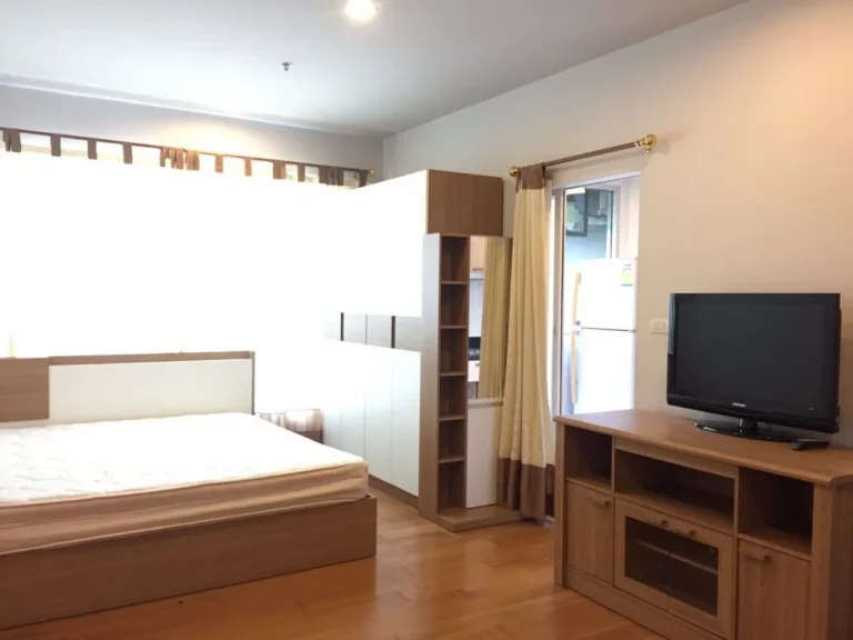 For rent Hive Taksin 30 Sqm the rental only 12000 bath can walk to BTS Wongwian Yai less than 100 meter