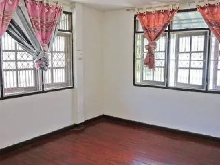 ให้เช่าบ้าน 2 ชั้นย่านรัชดา ใกล้ MRT สุทธิสาร House for rent near MRT Suthisarn Ratchada road