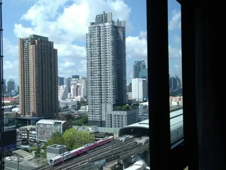 ให้เช่า Life Asoke Condo ขนาด 30 ตรม 1 ห้องนอน 1 ห้องน้ำ วิวสระว่ายน้ำและเมือง พร้อมเข้าอยู่