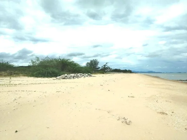 ที่ดินแปลงสวย อยู่ติดชายทะเลหาดสวยทรายขาว