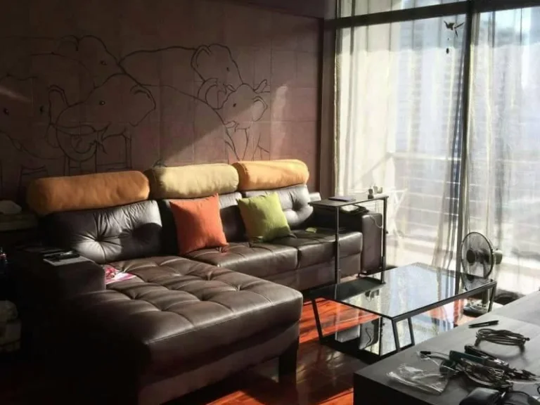 ให้เช่าคอนโด 2 ห้องนอน กว้าง สบาย แถวอโศก ใกล้ BTS และ MRT For rent spacious 2 Bedroom unit at Asoke near BTS and MRT