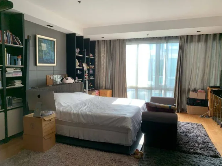 Penthouse Sukhumvit 301 Near Emquartier and Phrompong BTS