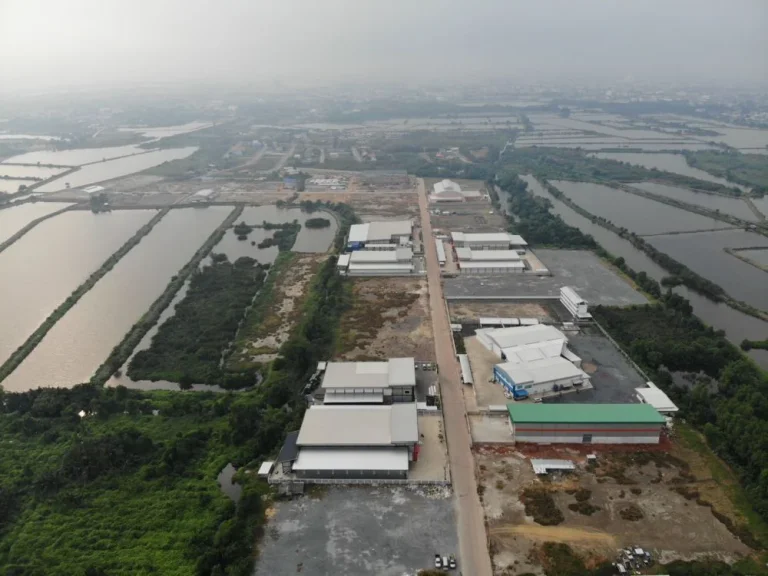 ขายที่ดินสร้างโรงงาน ถมแล้วพร้อมใช้งานทันที ที่สวยติดถนนด้านหน้าโครงการ ถนนกว้างขวางเดินทางสะดวก สร้างโรงงานหลากหลายประเภท