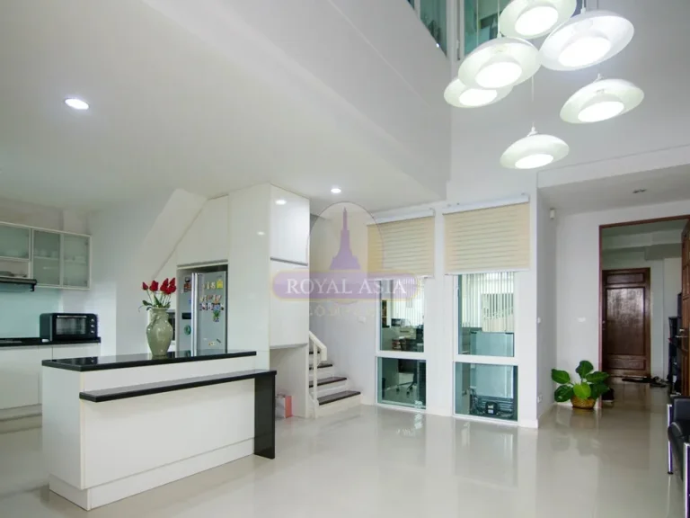 Large Executive Home-OfficeTownhome for Sale Udom Suk for Sale