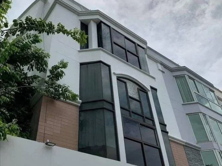 RT372 ให้เช่า Town house 4 ชั้น บ้านอารีย์ ในซอยอารีย์ 4 ฝั่งเหนือ ทำเลดีใกล้แหล่งชุมชุมและรถไฟฟ้า