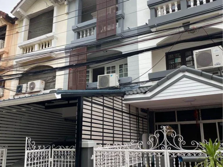 RENT ให้เช่า Town house 3 ชั้นหมู่บ้านสินธร บางกะปิแฮปปี้แลนด์ renovated ใหม่ทั้งหลัง RT341