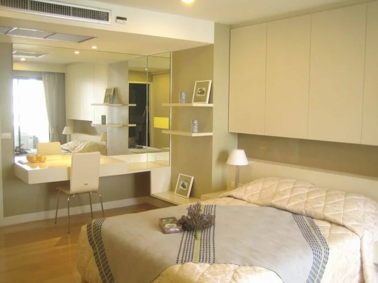 ให้เช่า ห้องใหญ่พื้นที่เยอะ แบบ 2 ห้องนอนที่สุขุมวิท 23 For Rent Spacious 2 Bedroom Unit at Sukhumvit 23