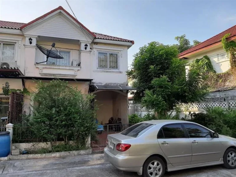 townhouse for sale a village near Suan Luang Rama IX Public Park