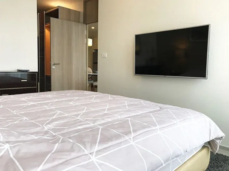 เช่าด่วน ห้องสวย พื้นที่กว้าง modern แบบ 1 ห้องนอน ที่ คอนโด Noble เพลินจิต For Rent A Beautiful and Spacious 1 Bed Unit at Noble Ploenchit