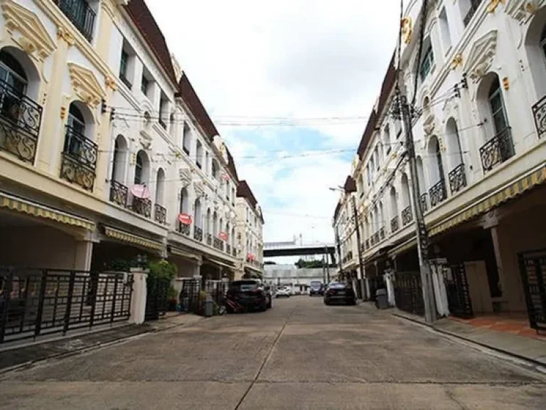 ขายทาวน์โฮม ใกล้รถไฟฟ้า BRT วัดปริวาศ บ้านกลางกรุง แกรนด์เวียนนา พระราม 3 พท 21 ตรว 3นอน 5น้ำ แถมเฟอร์ทุกห้อง