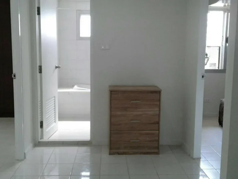 CR00423Room For Rent Water Ford Rama 4 Condominium 18000THBmonth