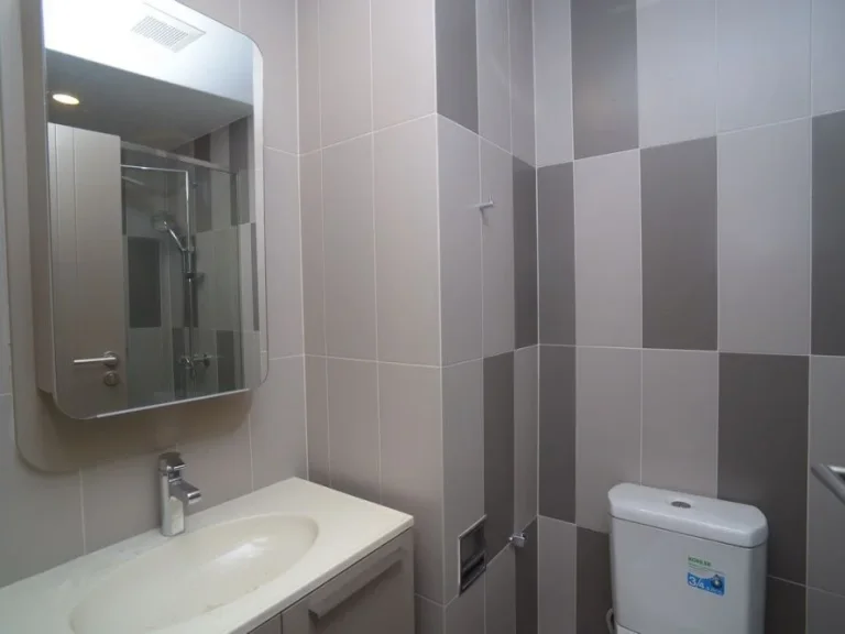 For sale duplex unit 2 bedsroom 2 bathroom Teal Taksin condo nearby BTS Wongwainyai 